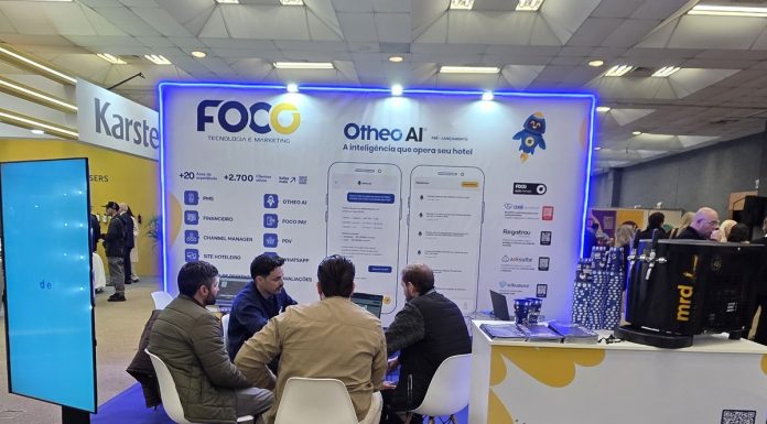 Robô-concierge com IA da Foco é destaque no Encatho 2026 Robô-concierge com IA da Foco é destaque no Encatho 2026