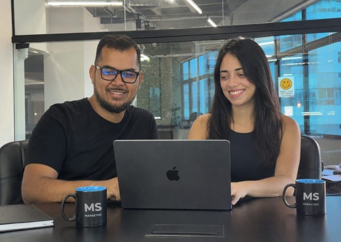 Casal cria estratégia digital para empresas venderem mais