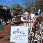 Dois estabelecimentos de desmontagem de veículos são lacrados durante fiscalização em Botucatu
