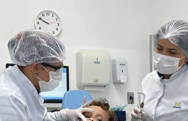 Volta às aulas põe a consulta odontológica infantil em pauta
