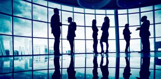 Empresas buscam profissionais flexíveis e reveem liderança Empresas buscam profissionais flexíveis e reveem liderança