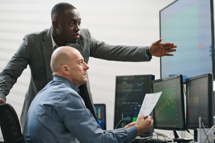 CIOs priorizam alinhamento entre TI e negócios CIOs priorizam alinhamento entre TI e negócios