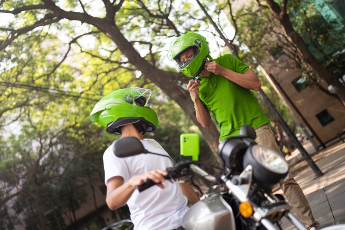 inDrive lança guia de segurança para motociclistas parceiros