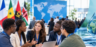Universidades discutem carreiras na Fenasan 2026