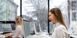 Canais digitais avançam, mas voz permanece relevante