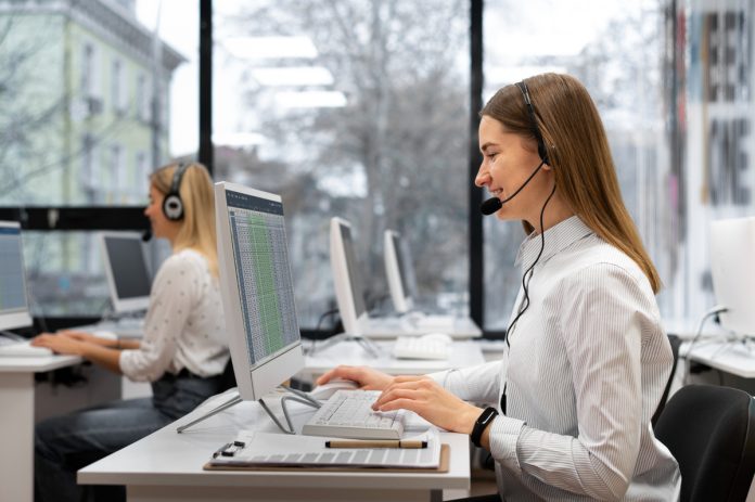 Canais digitais avançam, mas voz permanece relevante