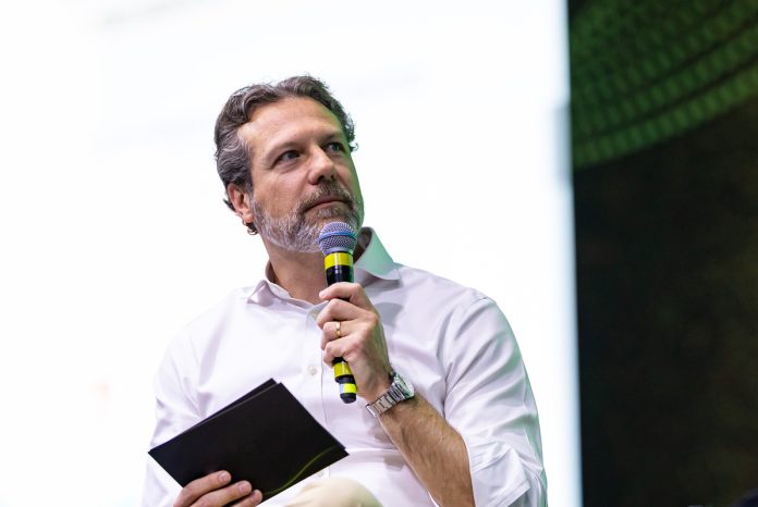 Falconi investe R$ 100 milhões em IA e tecnologia