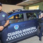 Cachorro é arremessado de apartamento, fica ferido e mulher é presa em Botucatu