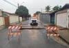 Chuva abre buraco em rua e trecho precisa ser interditado em Botucatu
