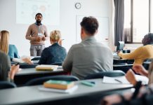 Formação de professores em tecnologia cai na rede municipal Formação de professores em tecnologia cai na rede municipal
