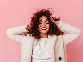 Frizz, quebra e ressecamento: como cuidar dos fios