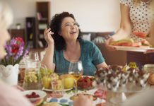 Menopausa muda o corpo e pede atenção à alimentação saudável