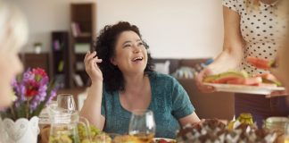 Menopausa muda o corpo e pede atenção à alimentação saudável