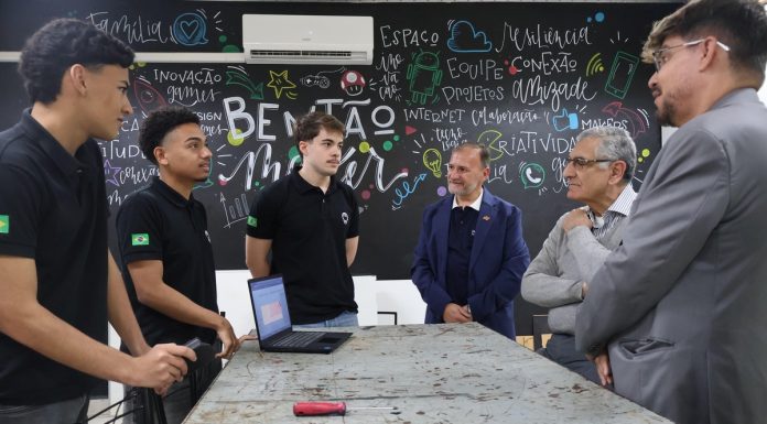 Etecs de São Paulo superam média da OCDE no Pisa 2025