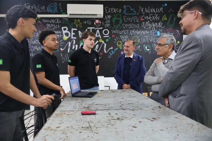 Etecs de São Paulo superam média da OCDE no Pisa 2025