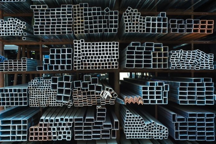 Metalon aproxima o aço do público com conteúdo no Instagram