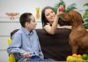 Atendimento gratuito com cães para crianças neurodivergentes