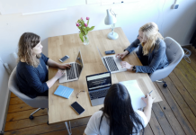 Home office recua e presencial predomina, aponta IBGE