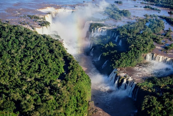 Aeroporto de Foz do Iguaçu impulsiona turismo nas Cataratas