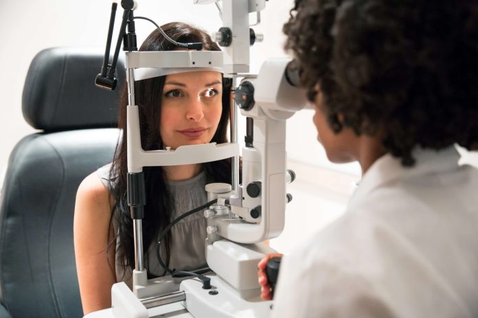 Dia da Menopausa: 6 em cada 10 mulheres sofrem com olho seco