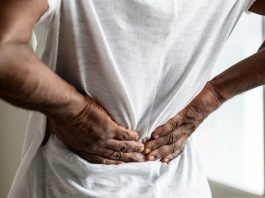 Cirurgia de coluna a laser trata hérnia sem cortes
