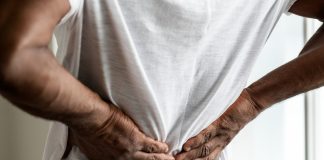 Cirurgia de coluna a laser trata hérnia sem cortes