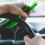 Motorista com CNH suspensa é preso por embriaguez ao volante após dirigir em zigue-zague e entrar na contramão em Botucatu