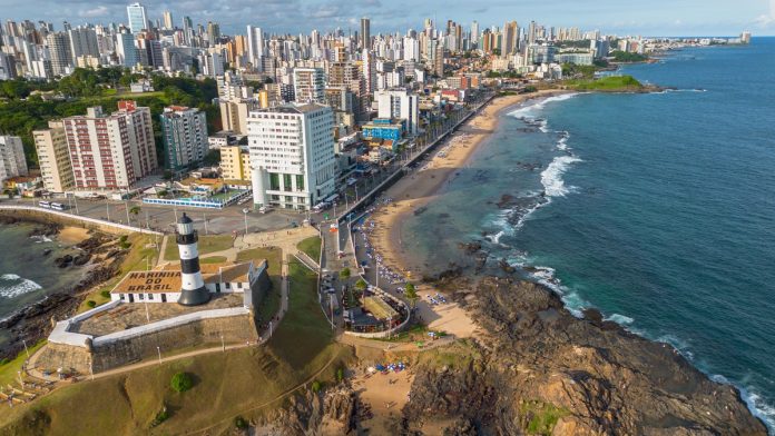 Bahia recebe 138 mil estrangeiros e lidera o Nordeste Bahia recebe 138 mil estrangeiros e lidera o Nordeste