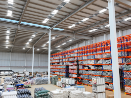 Juros altos: retrofit com luz natural reduz custo industrial