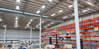 Juros altos: retrofit com luz natural reduz custo industrial
