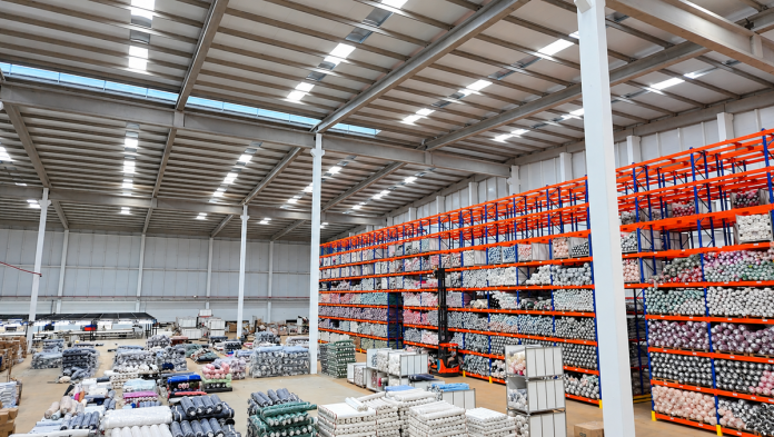 Juros altos: retrofit com luz natural reduz custo industrial Juros altos: retrofit com luz natural reduz custo industrial