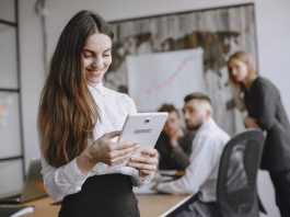 IA avança nas empresas brasileiras, uso em RH ainda é baixo
