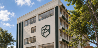 Nova escola em SP aposta em mentoria além das notas
