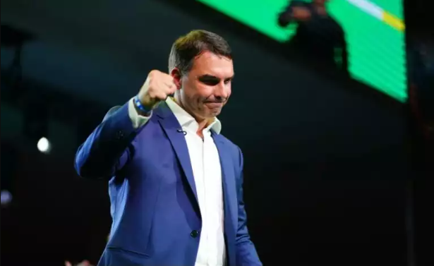 flavio-bolsonaro-041026